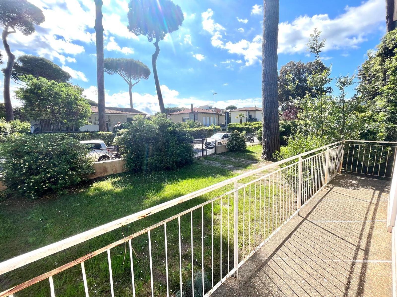 Pineta Apartament Tirrenia Buitenkant foto
